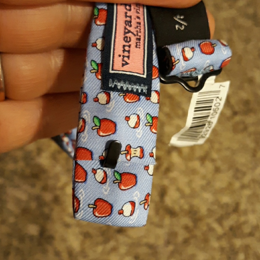 #.   NWT Vineyard vines men's bow tie. - Picture 7 of 8